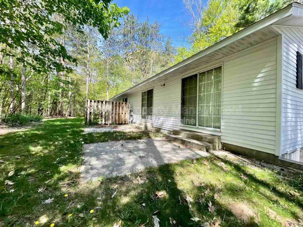 16548 Taft Rd - Photo 2 of 10