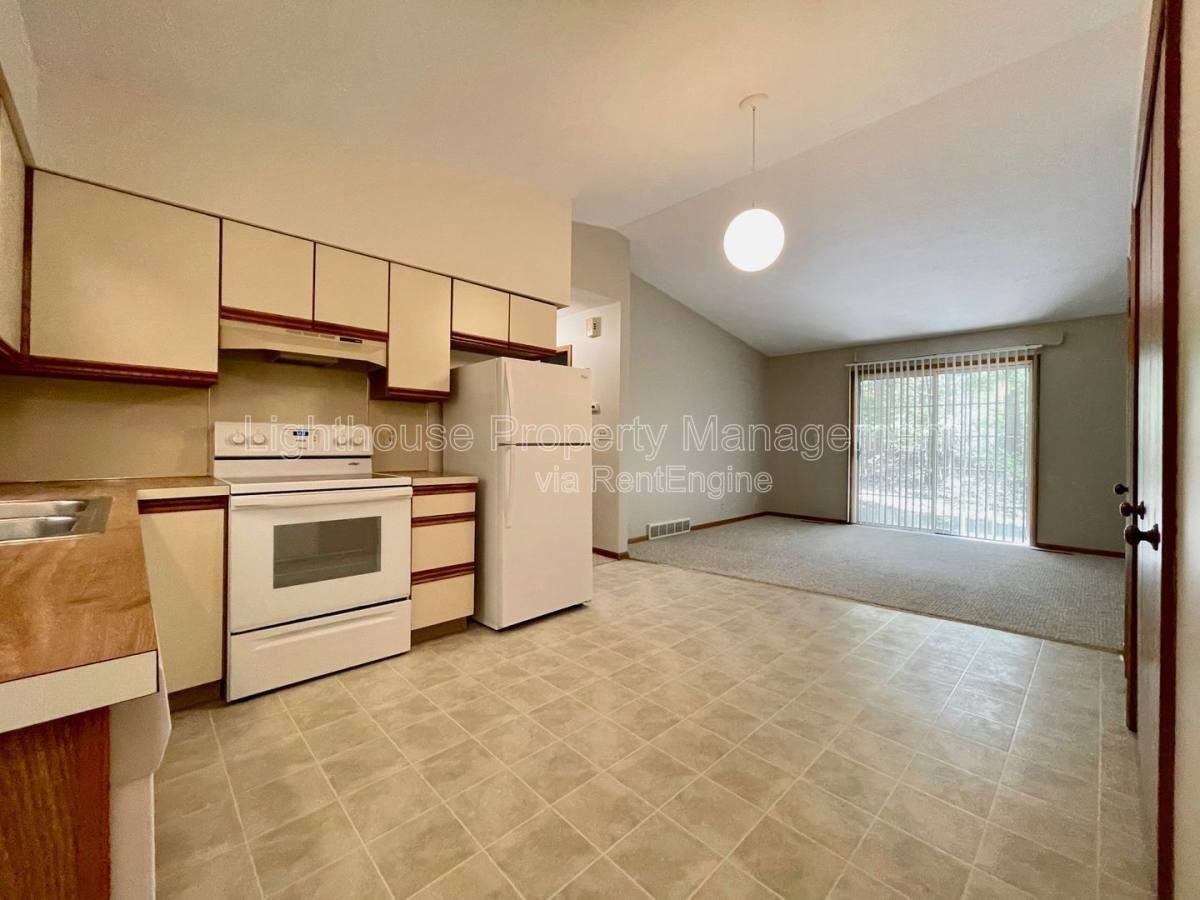 16548 Taft Rd - Photo 3 of 10
