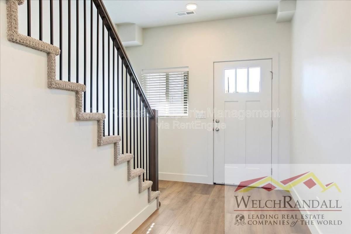 265 W 690 N - Photo 2 of 10