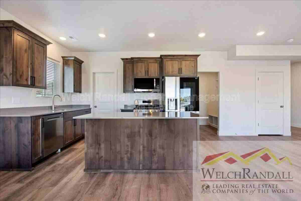 265 W 690 N - Photo 4 of 10