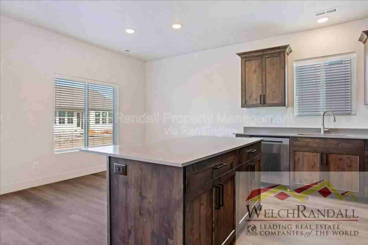 265 W 690 N - Photo 5 of 10