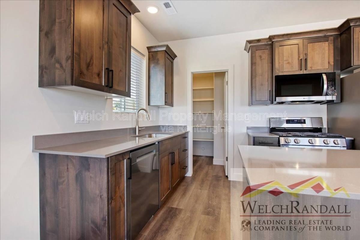 265 W 690 N - Photo 6 of 10