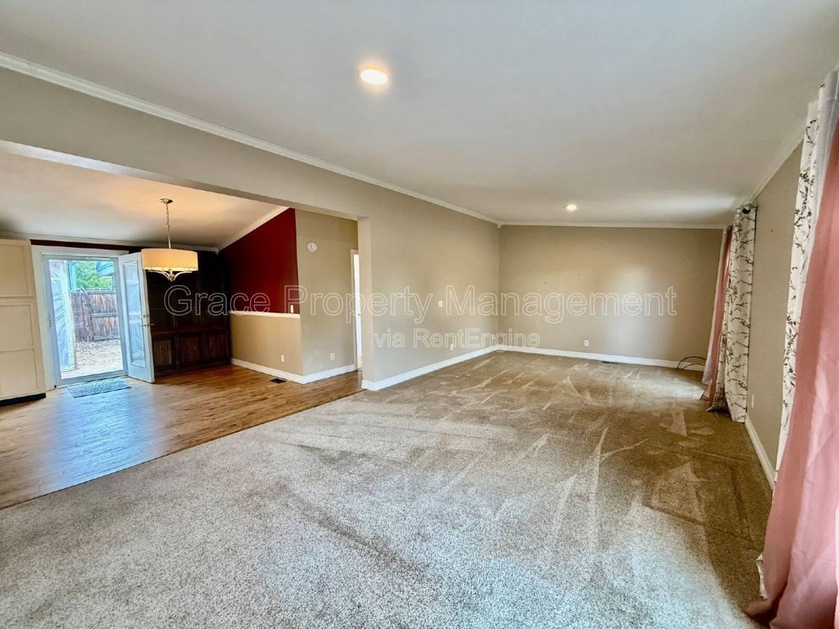 501 Prairie Ave - Photo 2 of 10