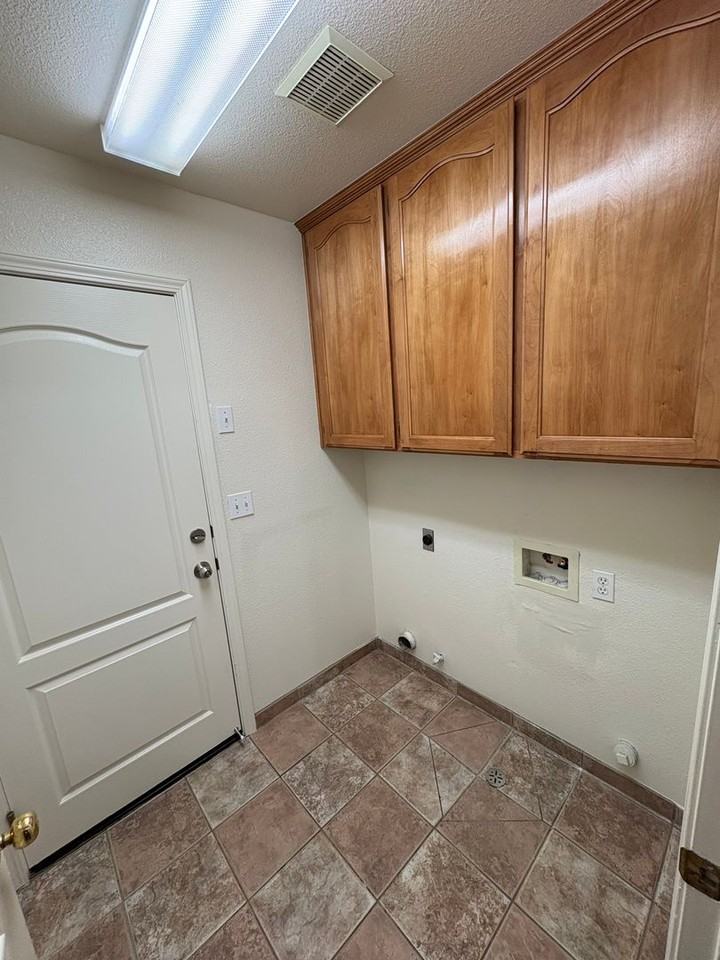 3432 S Martin Ct - Photo 5 of 36