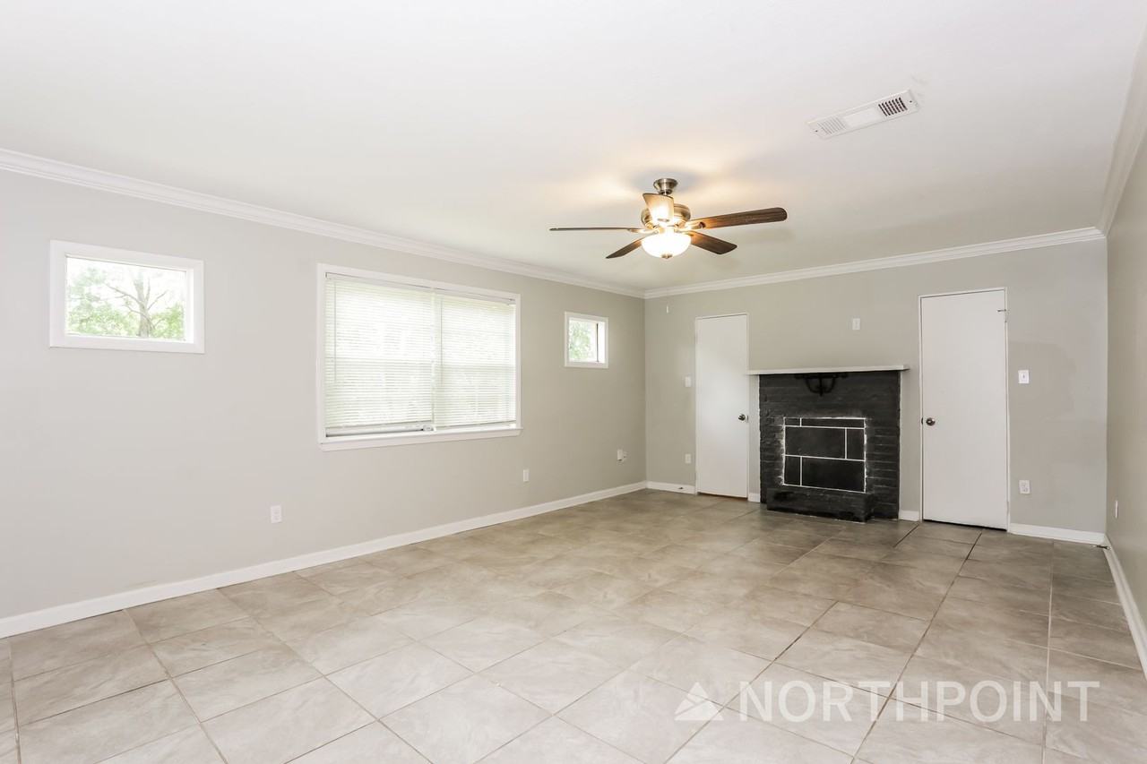 539 Golden Meadows Ln - Photo 3 of 31