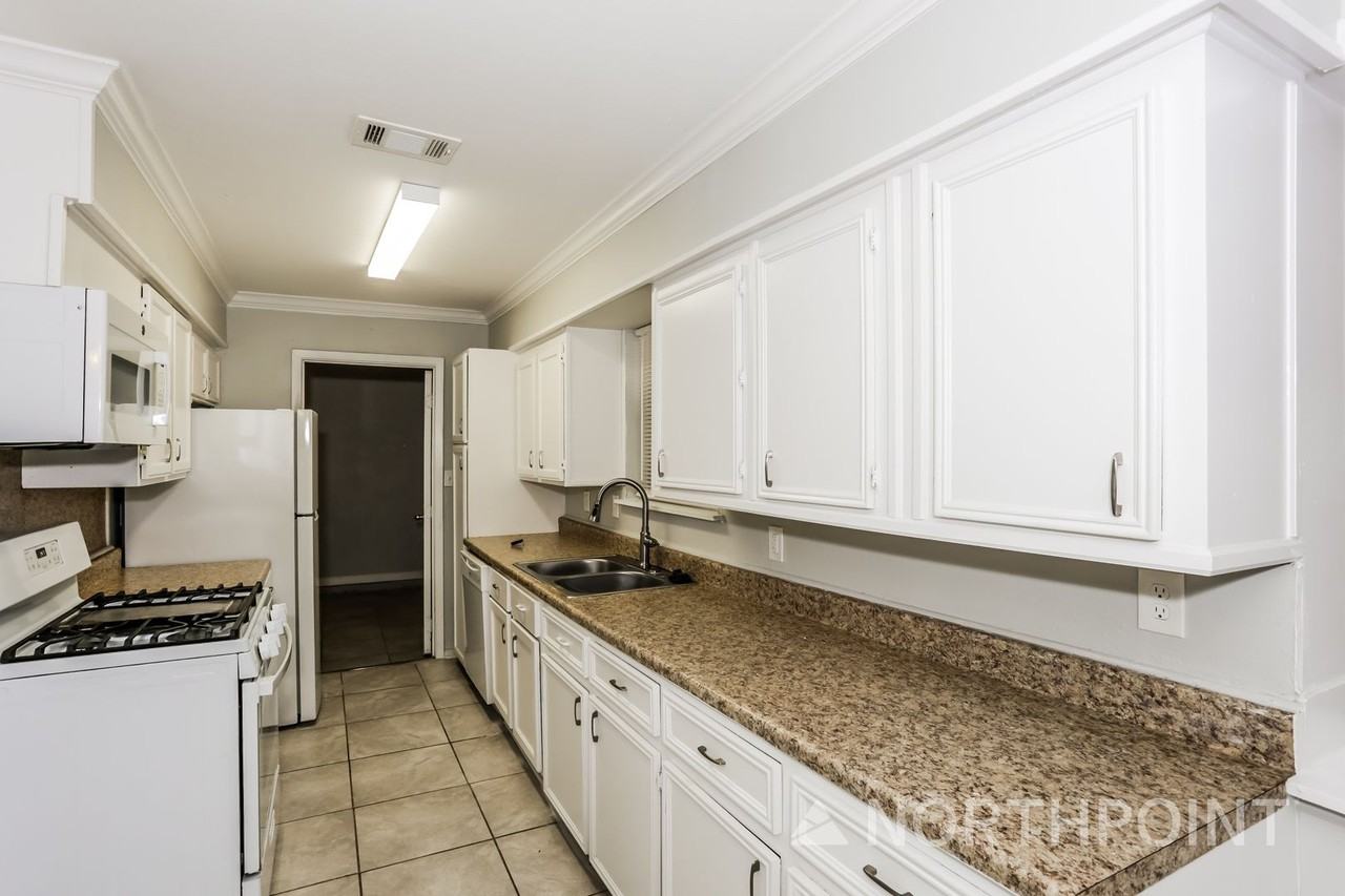 539 Golden Meadows Ln - Photo 5 of 31