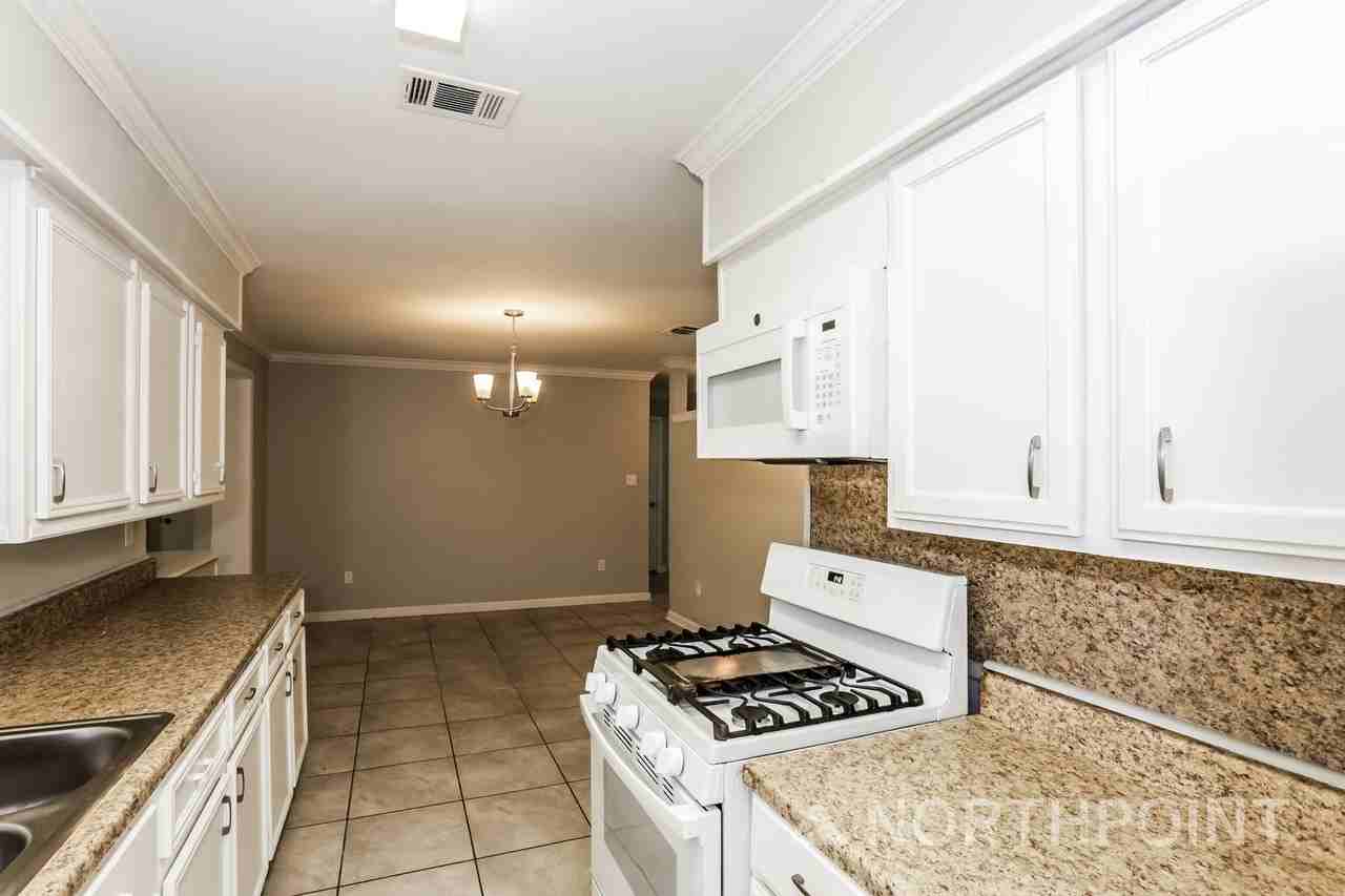 539 Golden Meadows Ln - Photo 6 of 31