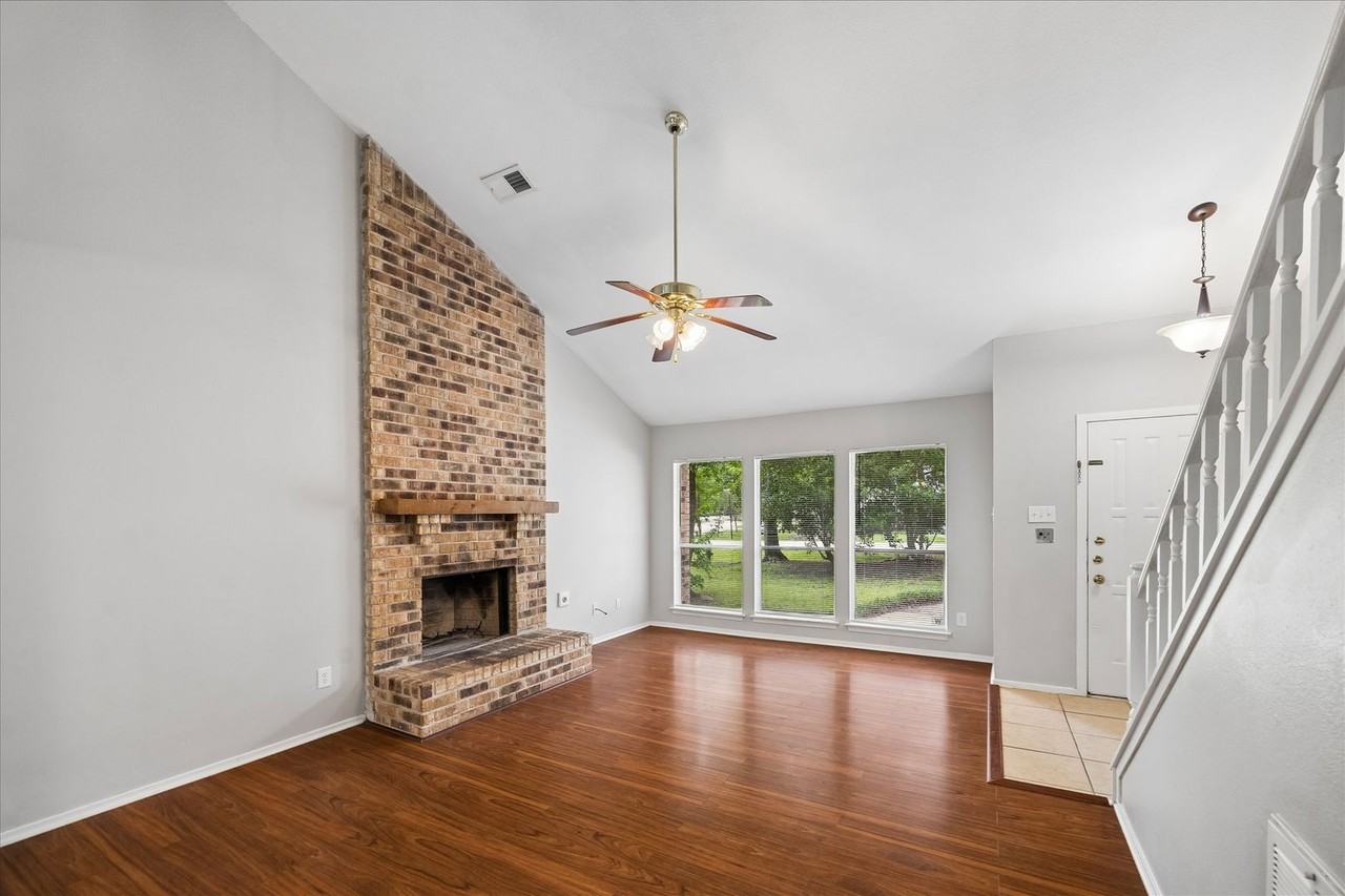 2 Goldthread Ct - Photo 3 of 28