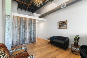 featured image of 320 E Walnut St