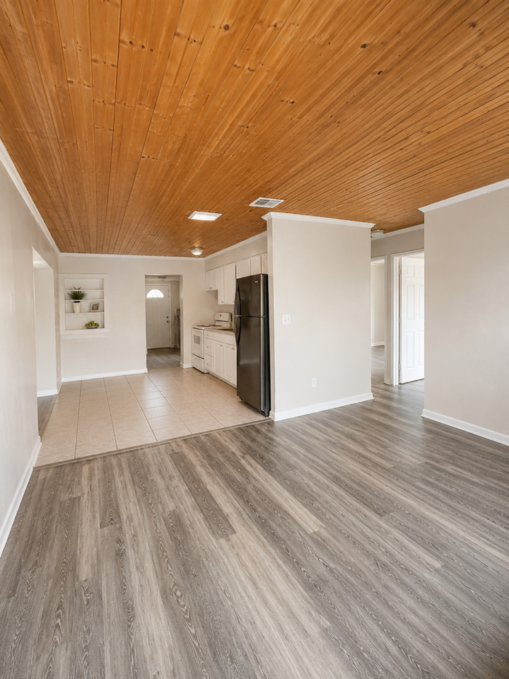 4940 9th St - Photo 5 of 8