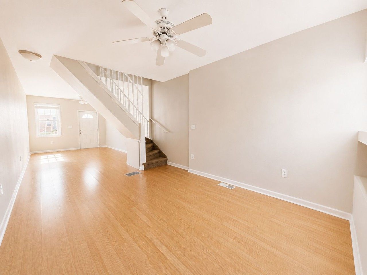 359 E Hector St - Photo 4 of 16