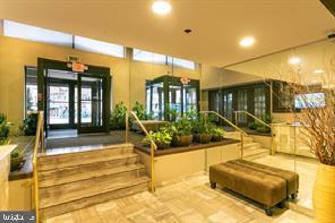 200 Lombard St - Photo 2 of 16