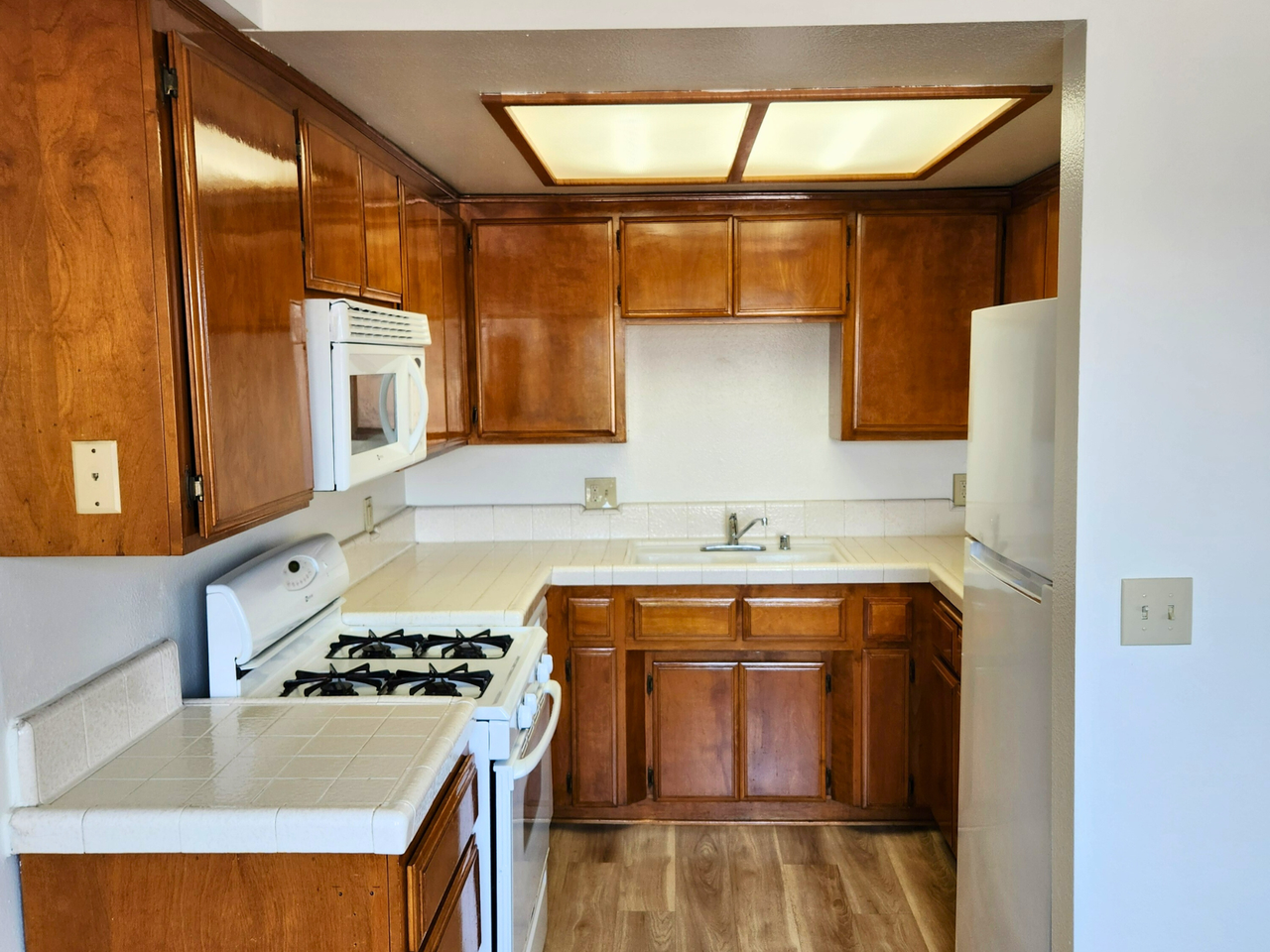 827 Grand Ave Long Beach Apartments - Photo 2 of 30