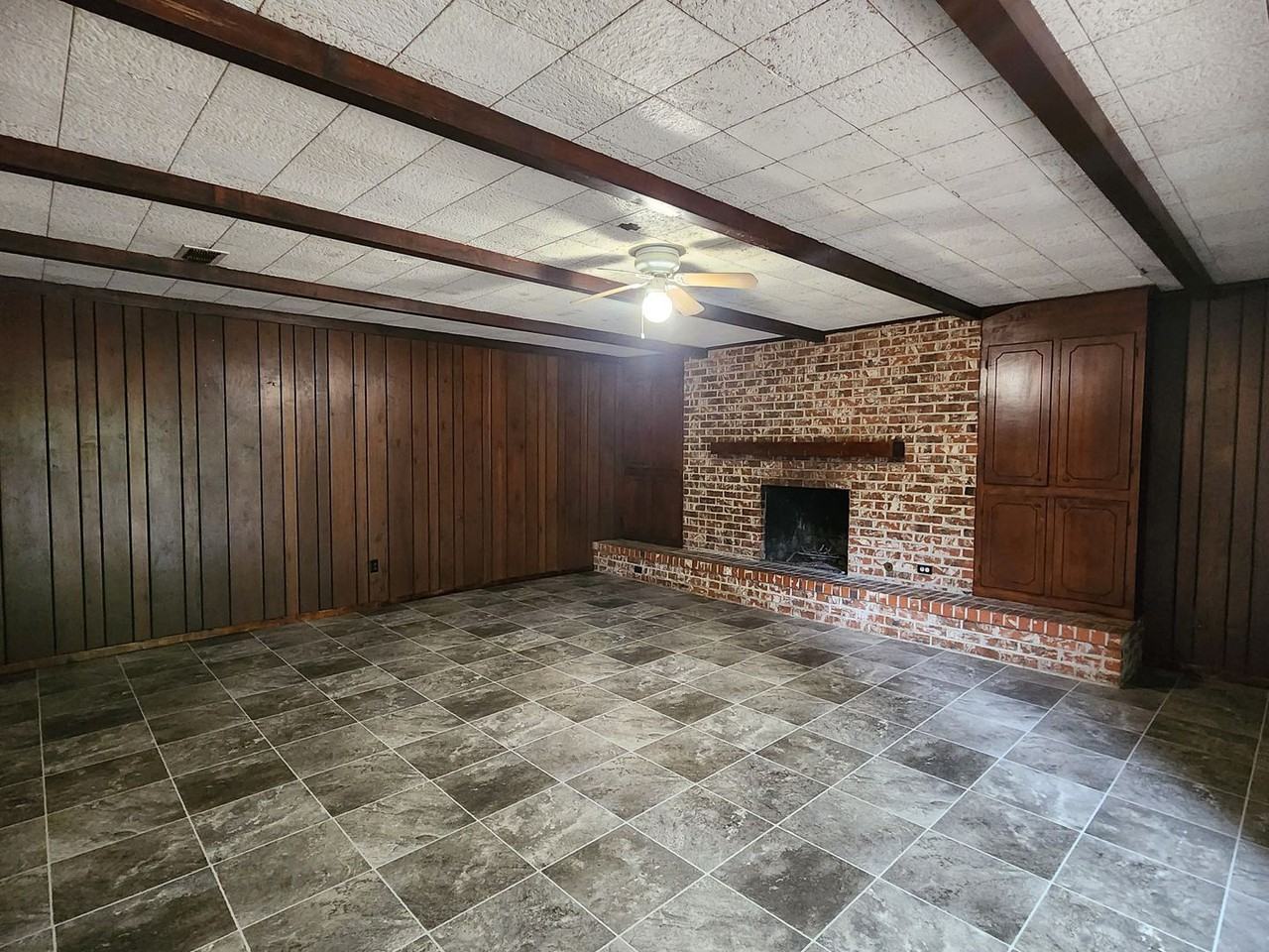 638 Bringhurst Dr - Photo 3 of 13