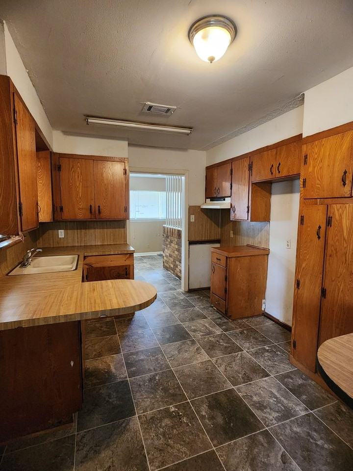 638 Bringhurst Dr - Photo 4 of 13