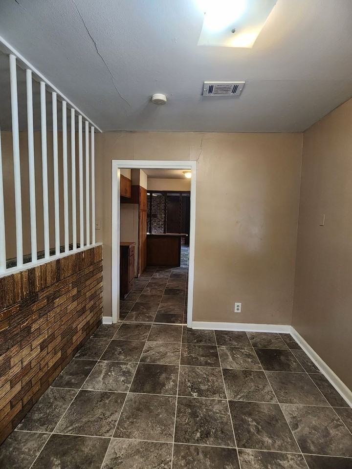 638 Bringhurst Dr - Photo 5 of 13