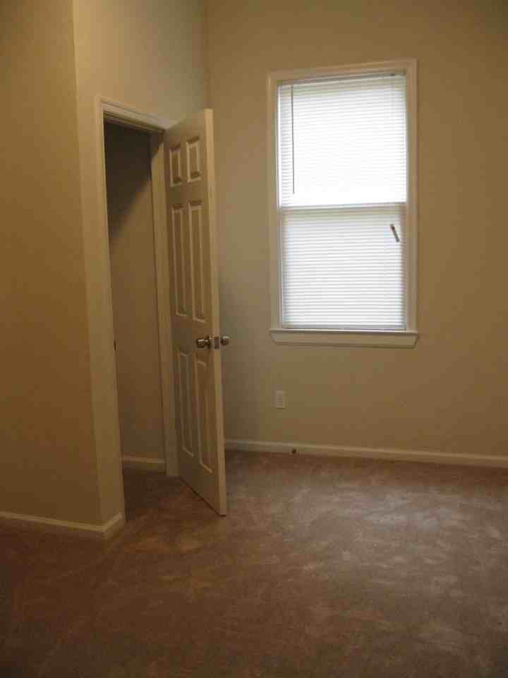 1336 W. 38th Street - Photo 7 of 27