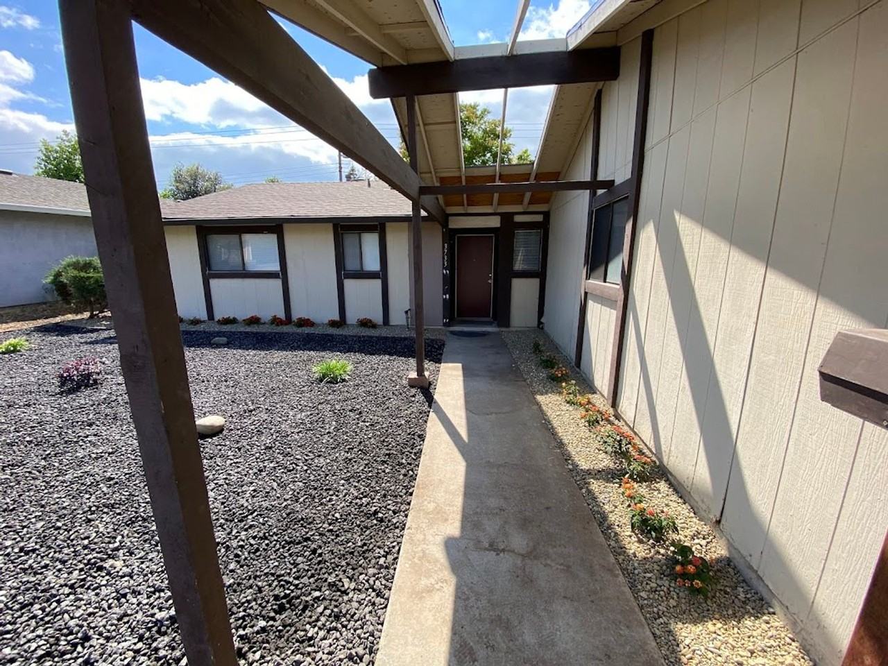 3733 Huntsman Dr - Photo 2 of 24