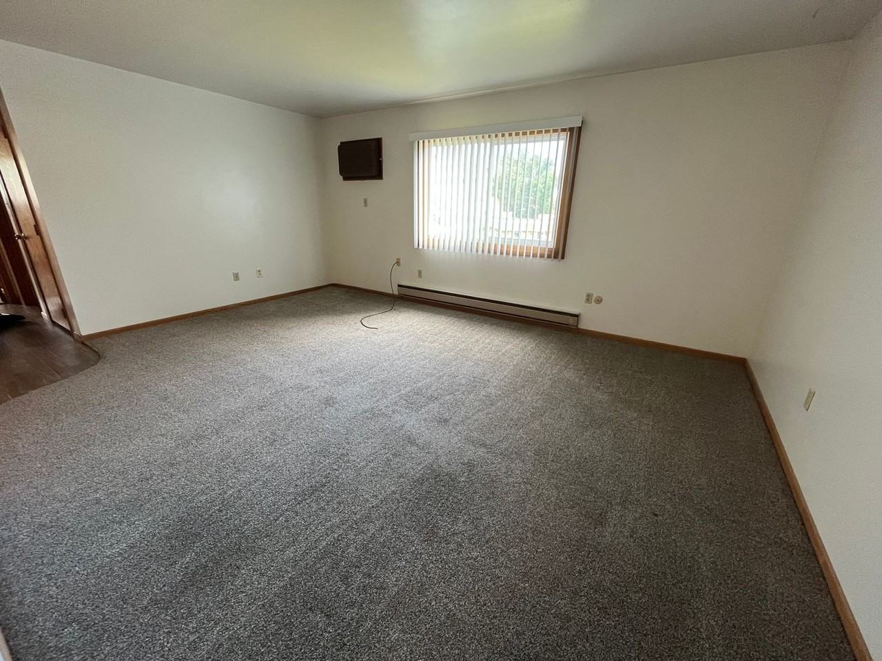 410 4th Ave Ne #16 - Photo 5 of 13