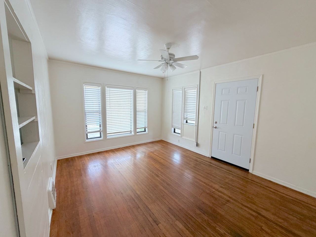 747 W 5th St - Photo 3 of 22