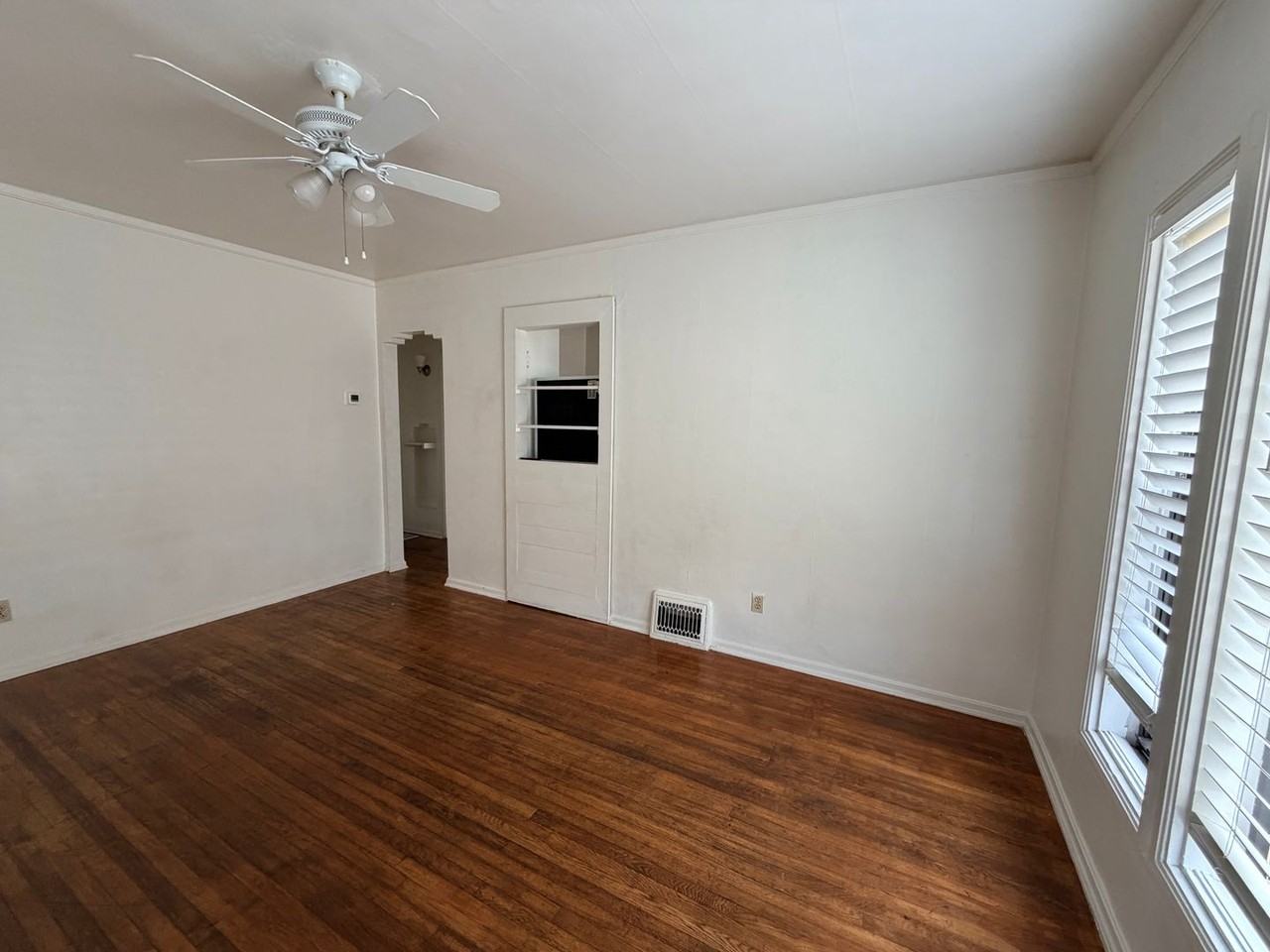 747 W 5th St - Photo 4 of 22
