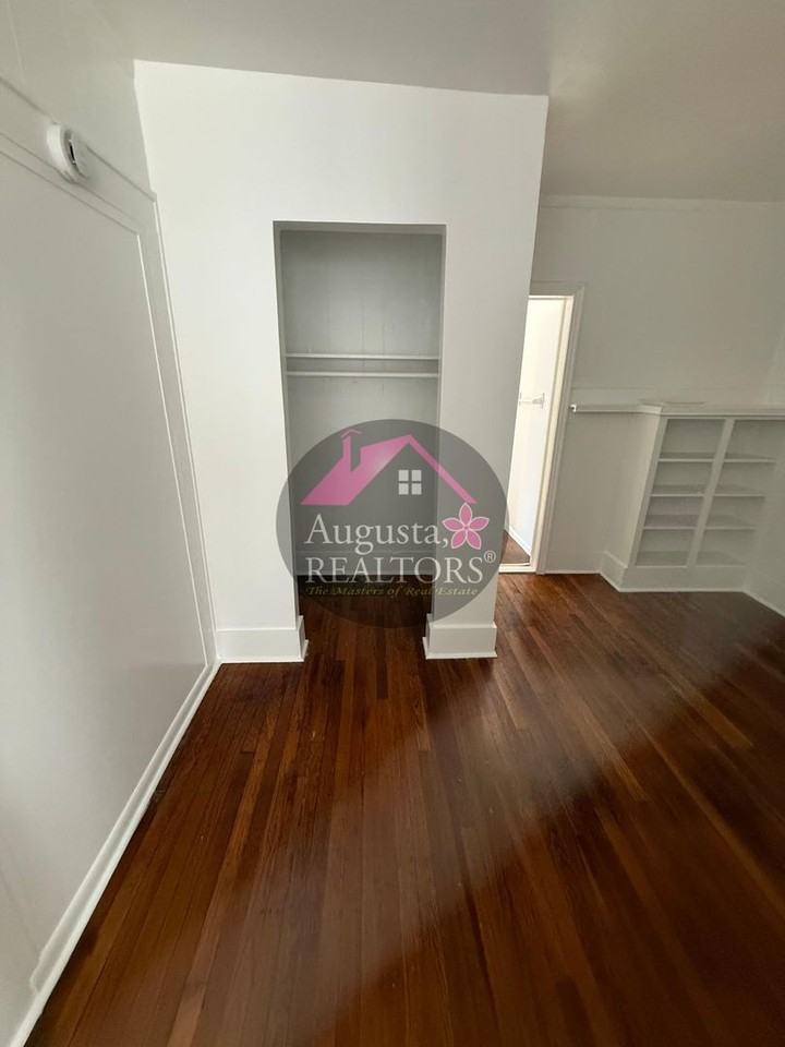 649 En 18th St #2 - Photo 3 of 16