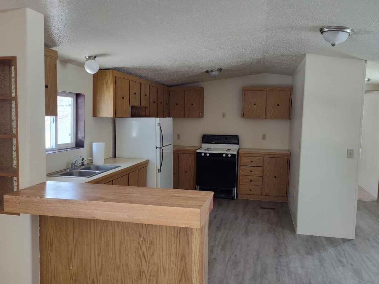 711 Eastgate Dr Se - Photo 3 of 12
