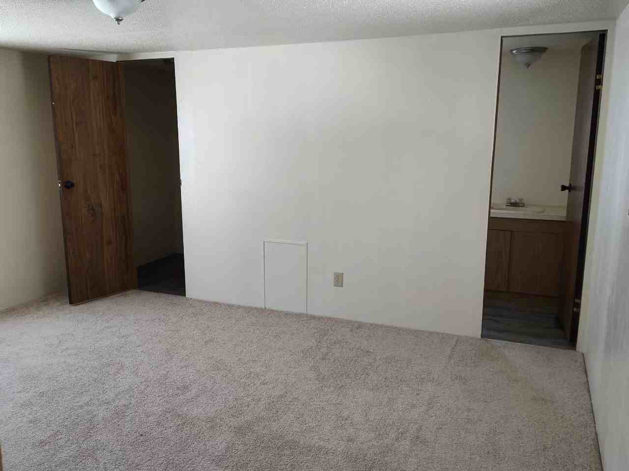 711 Eastgate Dr Se - Photo 5 of 12