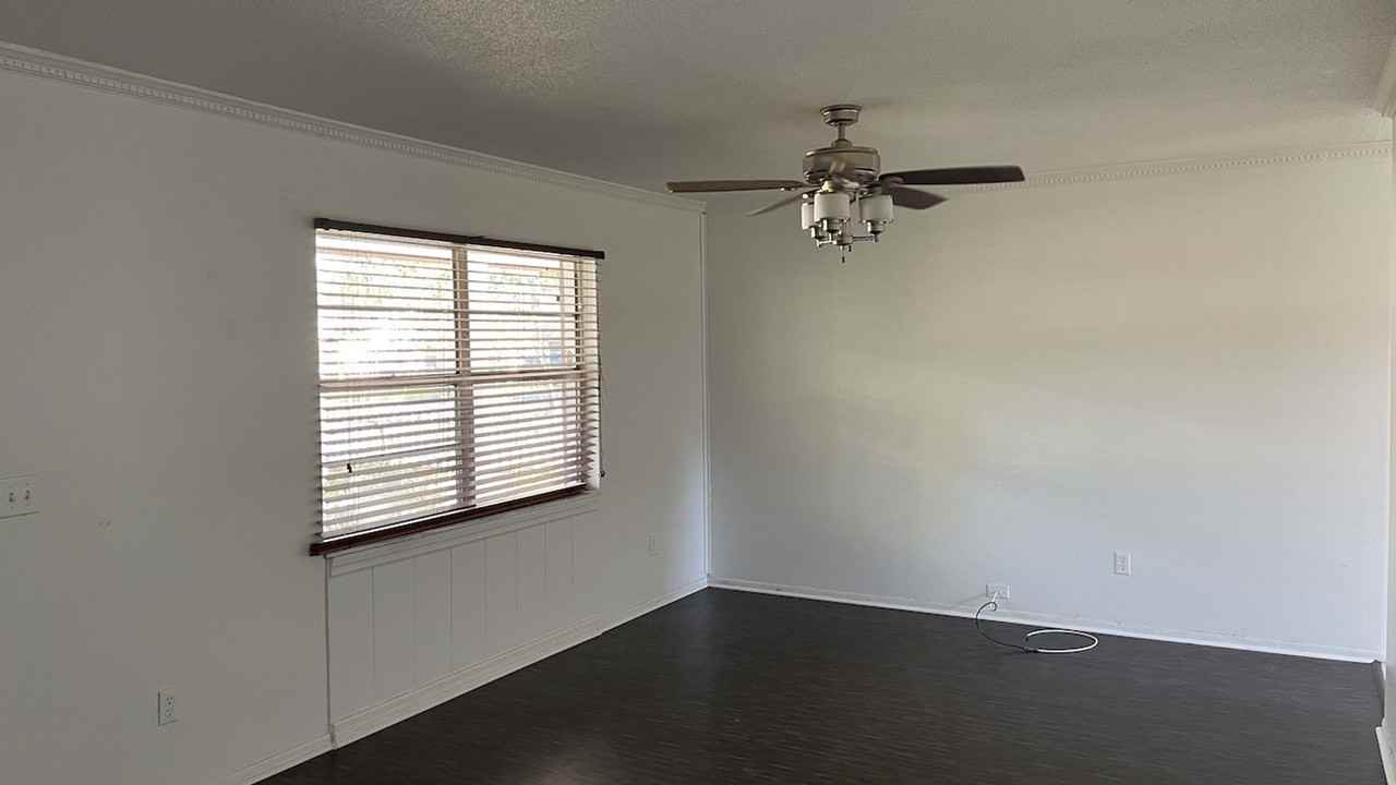660 Jasmine Rd - Photo 3 of 9