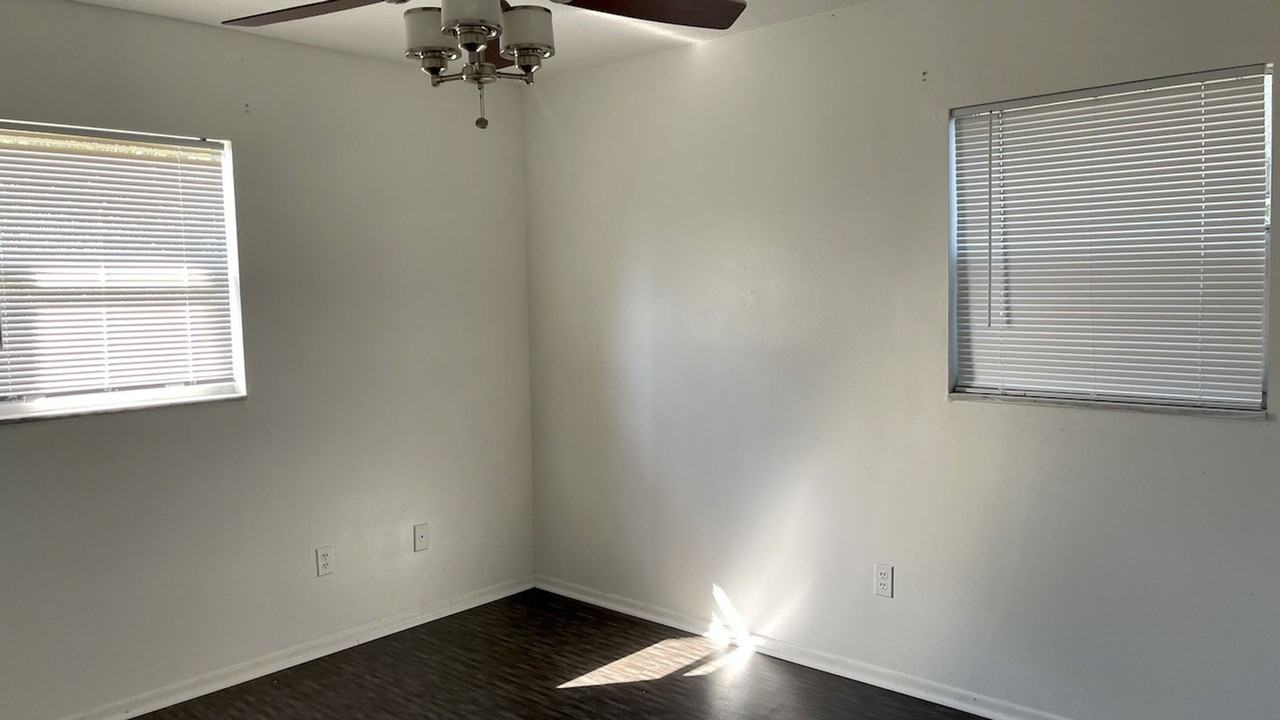 660 Jasmine Rd - Photo 6 of 9