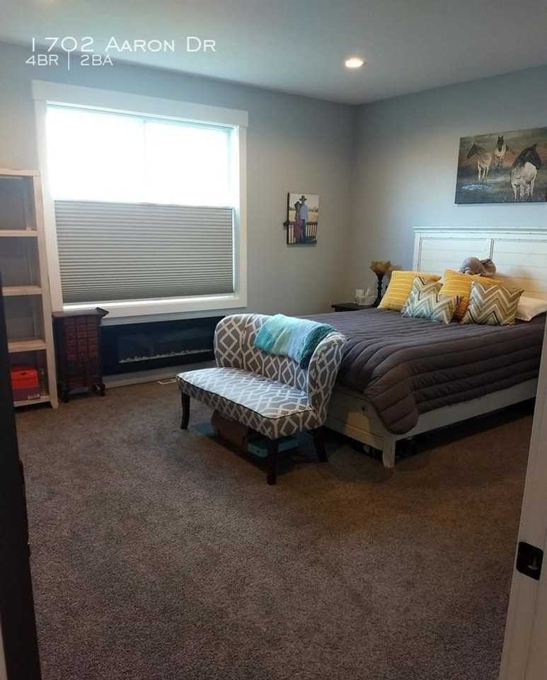 1702 Aaron Dr - Photo 7 of 19