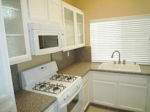 23890 Bennington Dr - Photo 3 of 16
