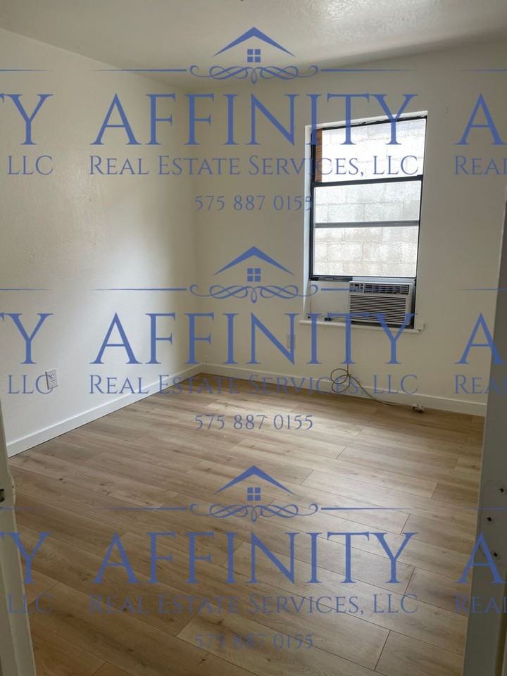 706 Los Arboles - Photo 2 of 10