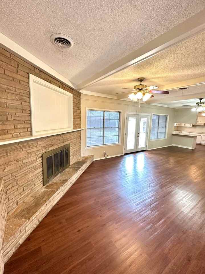 2913 Oak Forest Dr - Photo 4 of 16