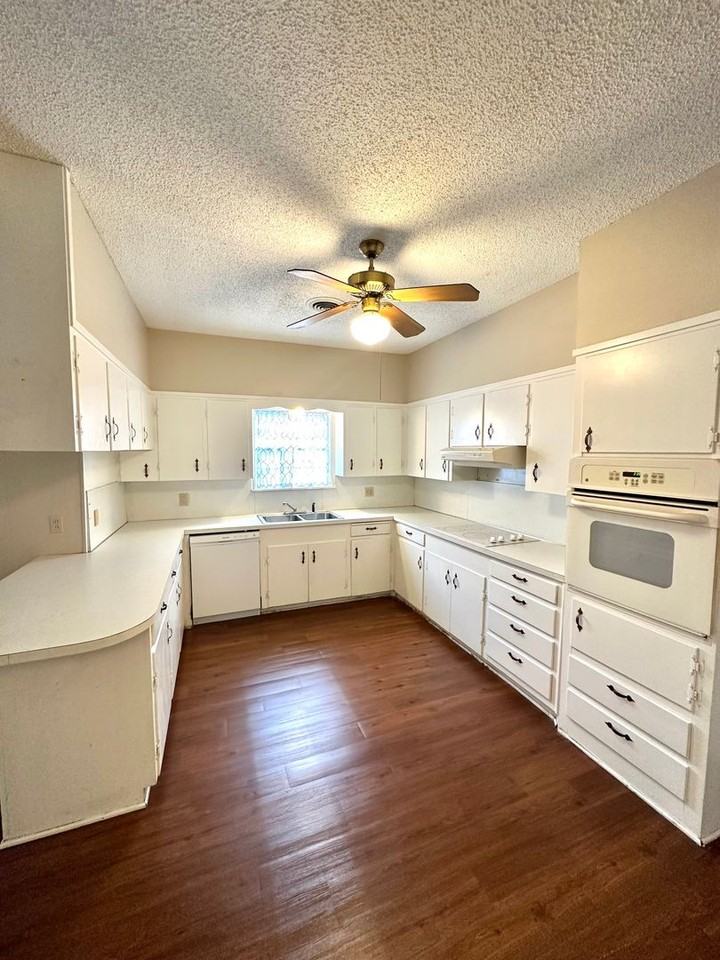 2913 Oak Forest Dr - Photo 5 of 16
