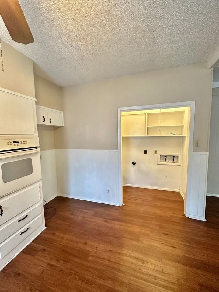 2913 Oak Forest Dr - Photo 6 of 16