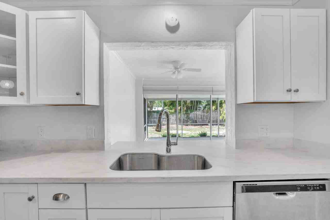 5808 Briarwood Ave - Photo 5 of 42