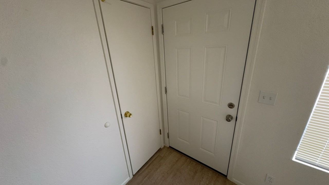 135 E Juniper St - Photo 3 of 12