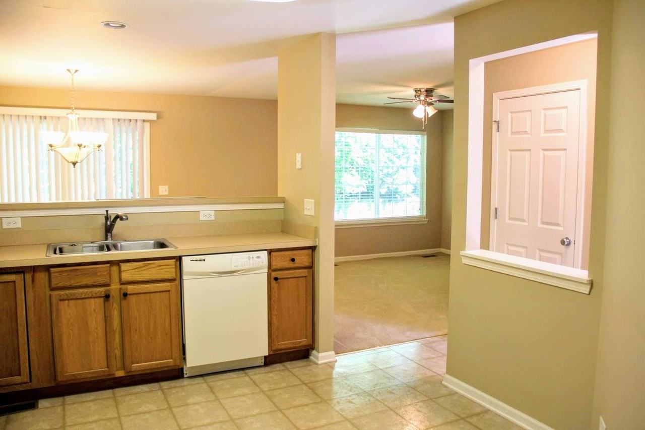 32427 N Mackinac Ln - Photo 4 of 14