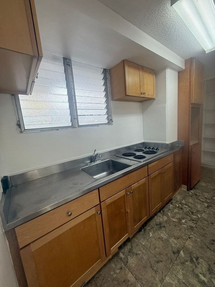 225 Liliuokalani Ave #2A - Photo 2 of 12