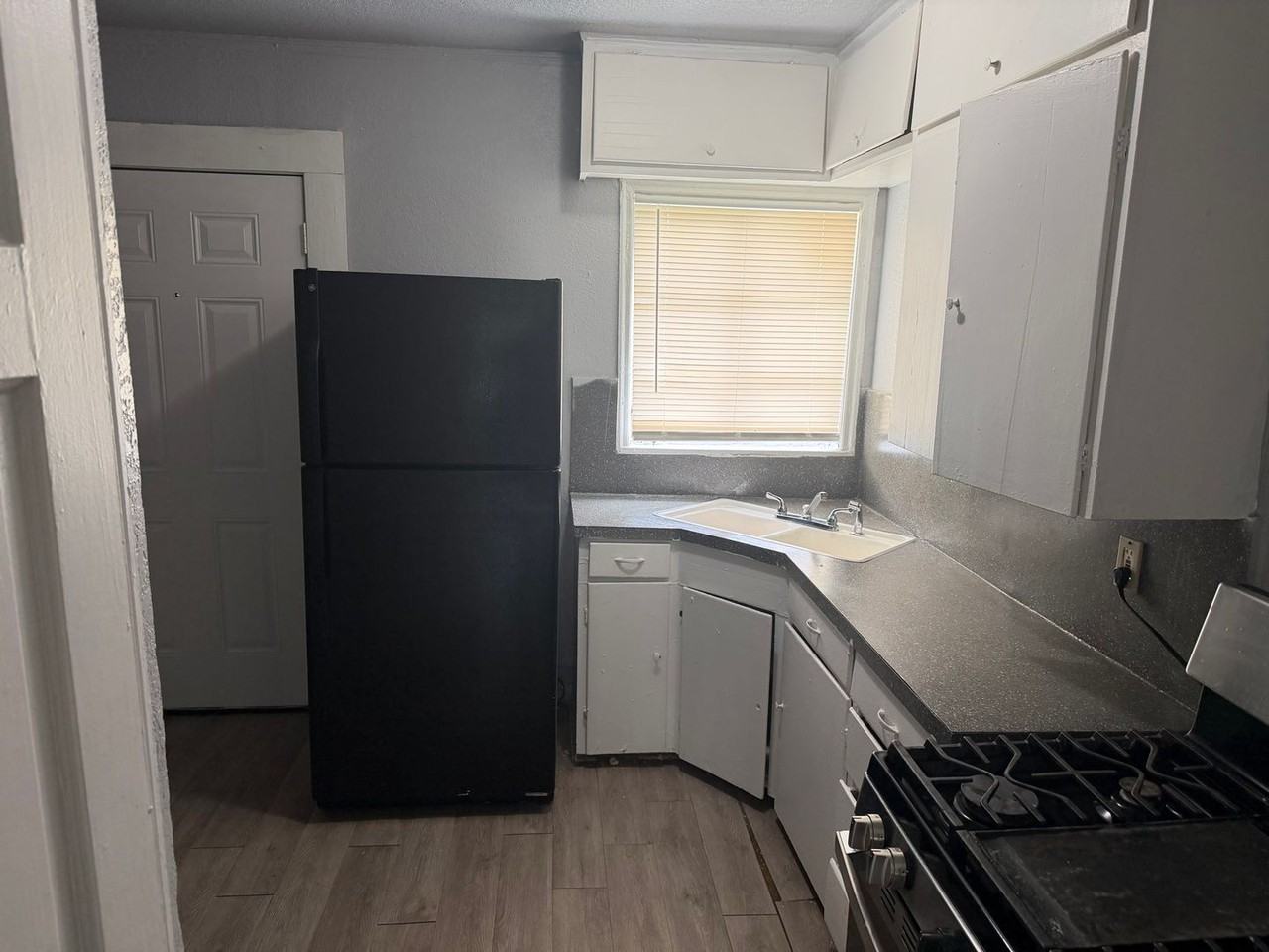 4716 Littlepage St - Photo 3 of 6