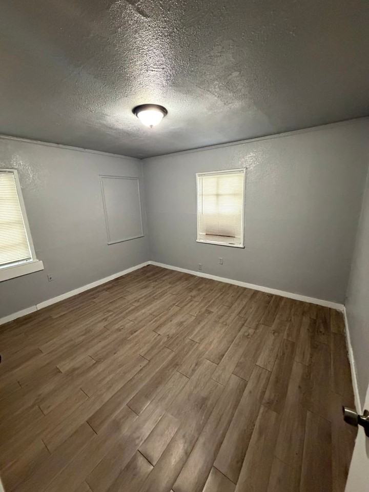 4716 Littlepage St - Photo 4 of 6