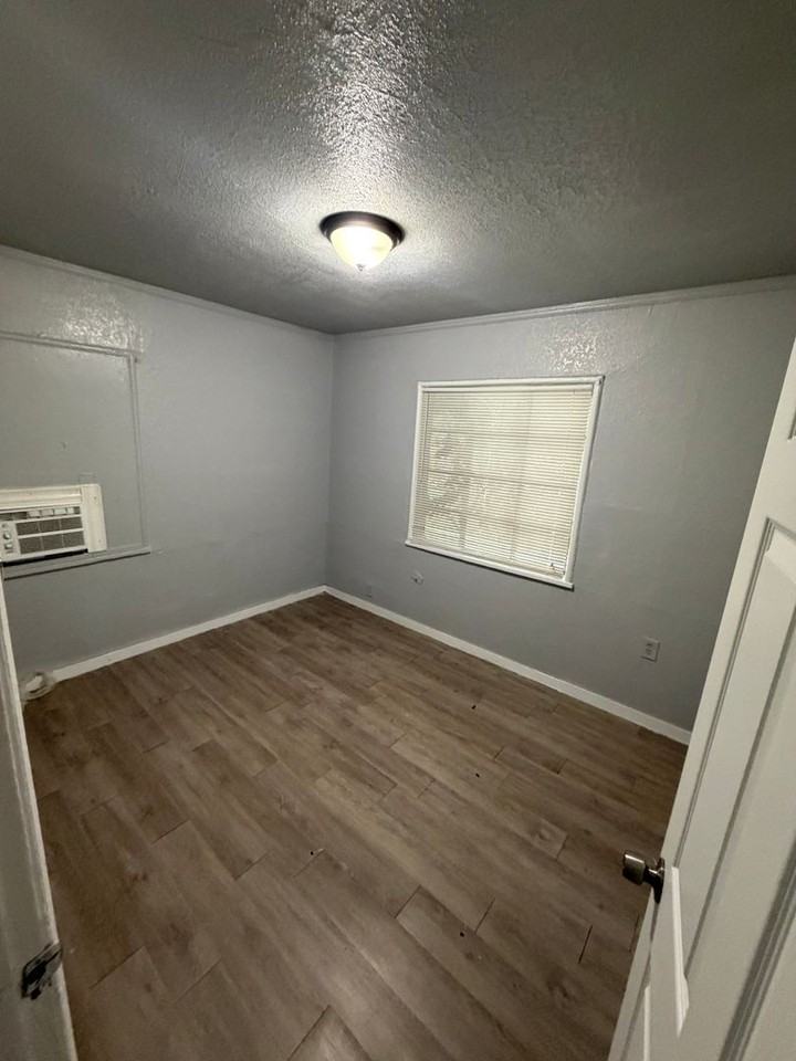4716 Littlepage St - Photo 5 of 6