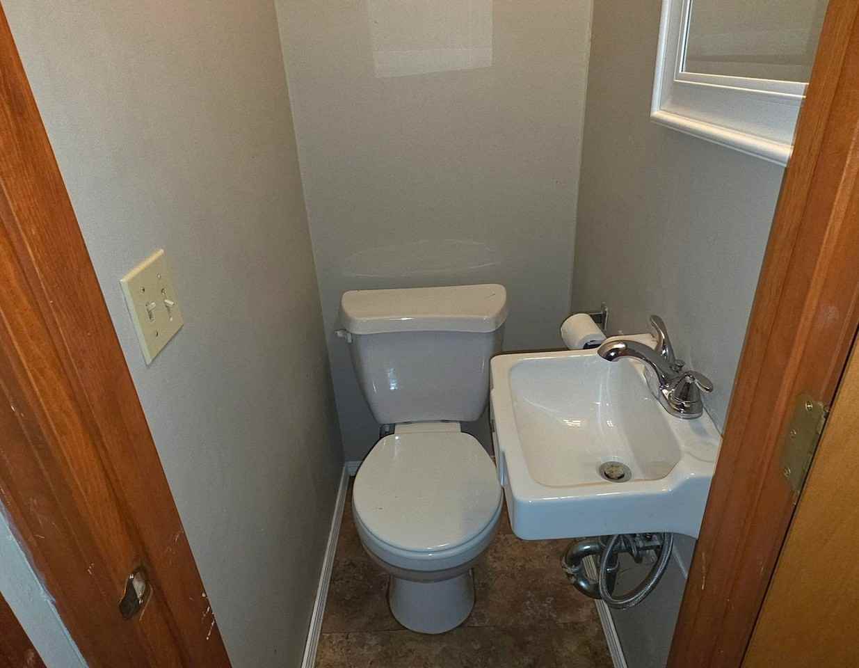 1454 S Kentwood Ave - Photo 4 of 10