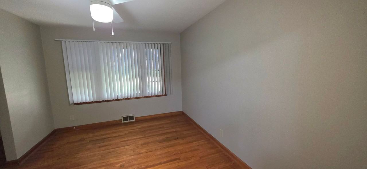 1454 S Kentwood Ave - Photo 7 of 10