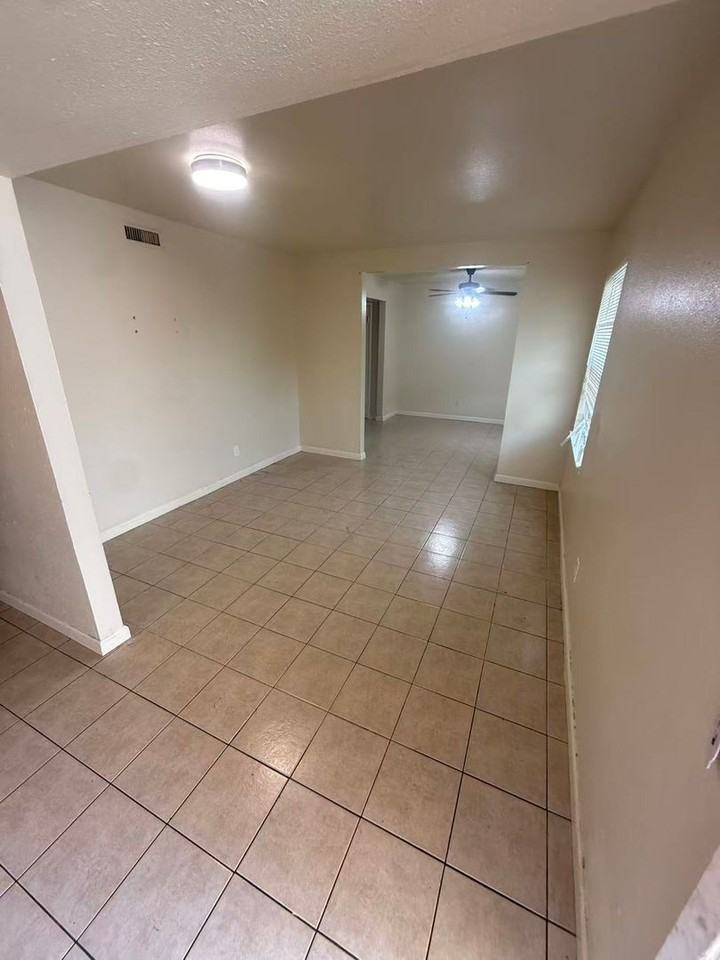 1408 E Park Blvd - Photo 2 of 13