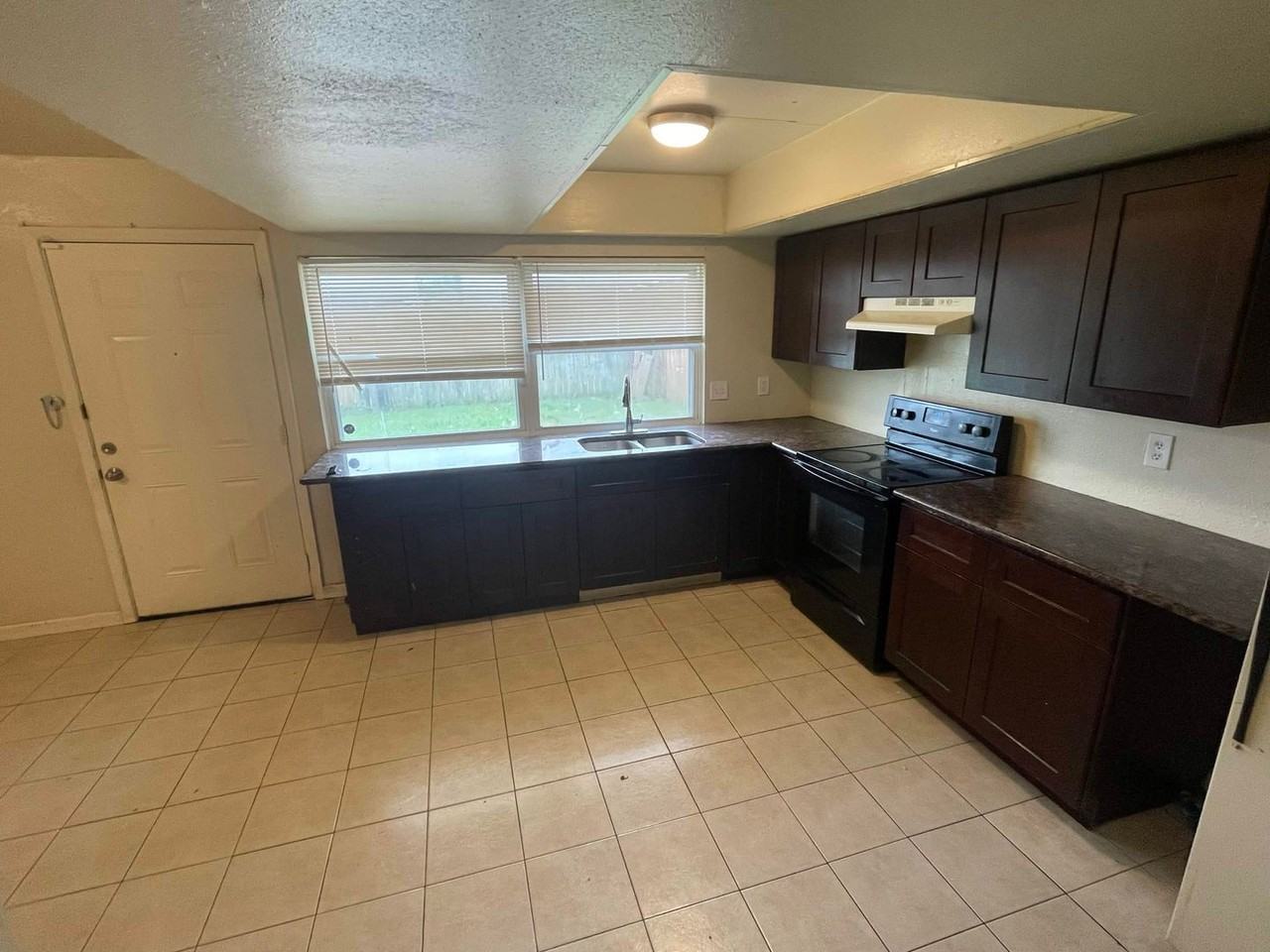 1408 E Park Blvd - Photo 4 of 13