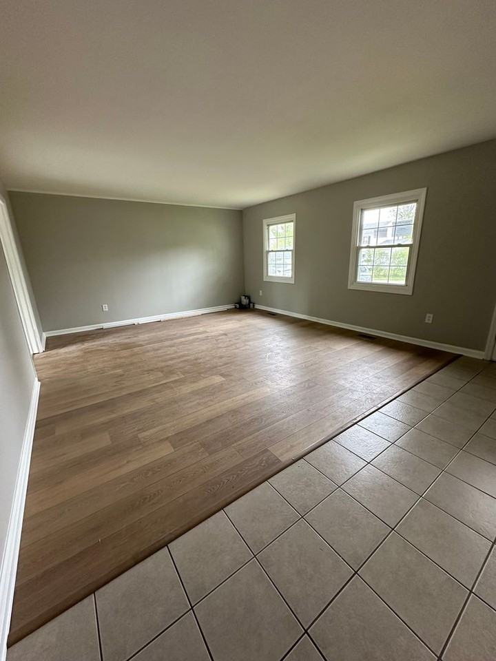 35 Medford Ln - Photo 3 of 18