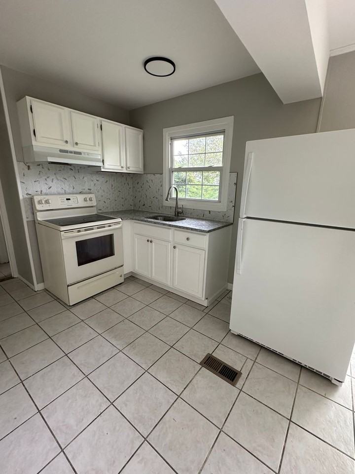 35 Medford Ln - Photo 5 of 18