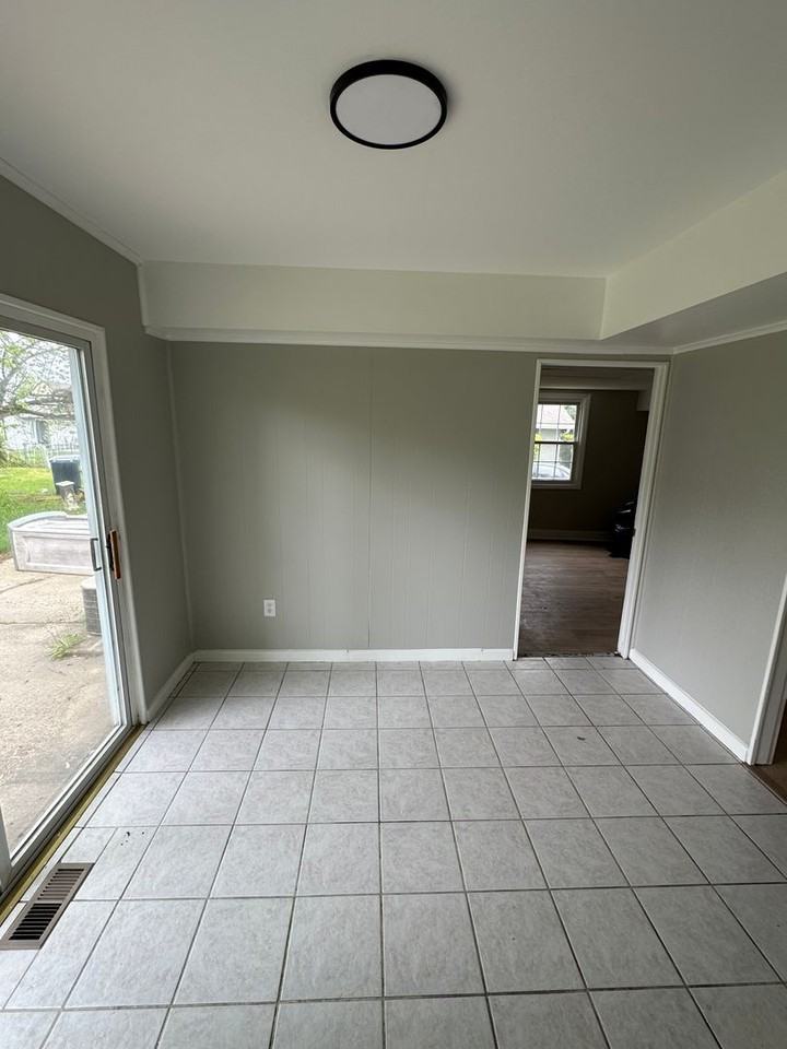 35 Medford Ln - Photo 6 of 18